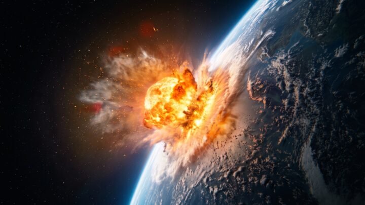 Reconstrução artística do impacto do asteroide Chicxulub na Terra visto do espaço, exibindo uma enorme explosão e onda de choque na atmosfera